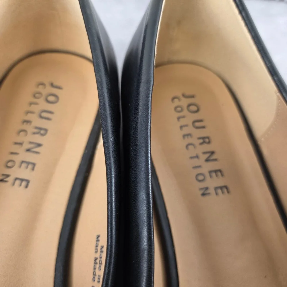Journee Collection Black Pointed Toe Flats Silver Chain Link Detail Size 11